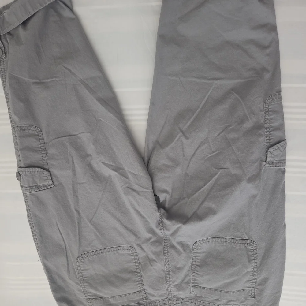 St. John's Bay Gray Capris - Picture 3 of 5